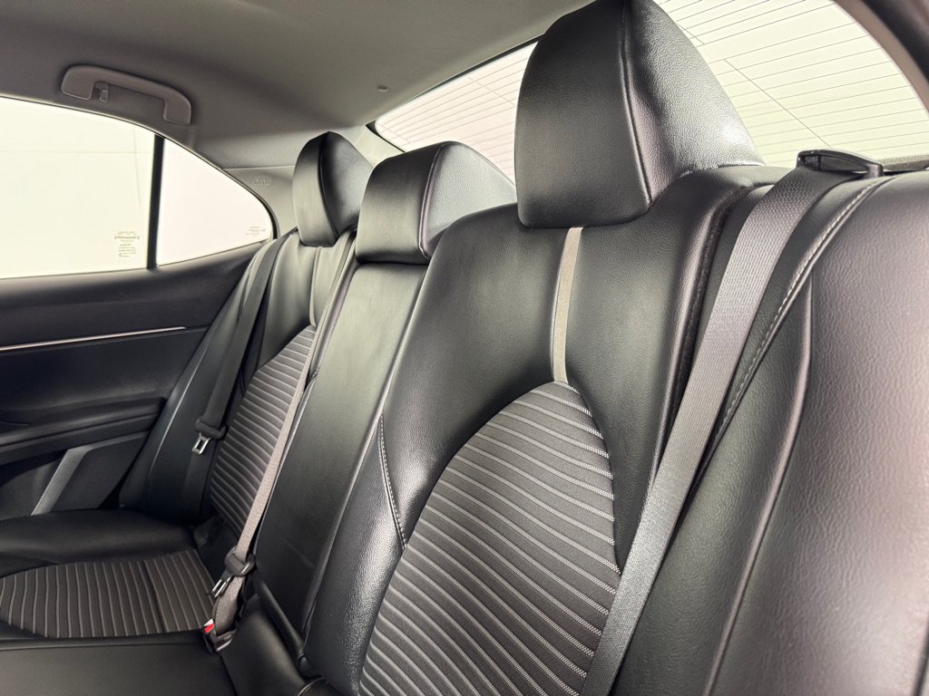 Used 2020 Toyota Camry SE FWD image 19