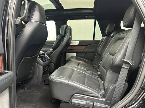 Used 2022 Lincoln Navigator Reserve image 22