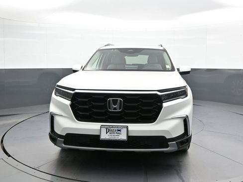 Certified 2023 Honda Pilot Touring image 2
