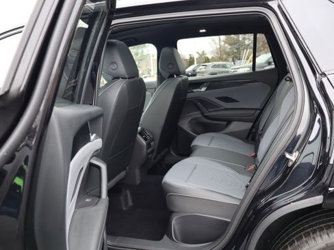 Certified 2025 Volkswagen Tiguan SE R-Line image 26