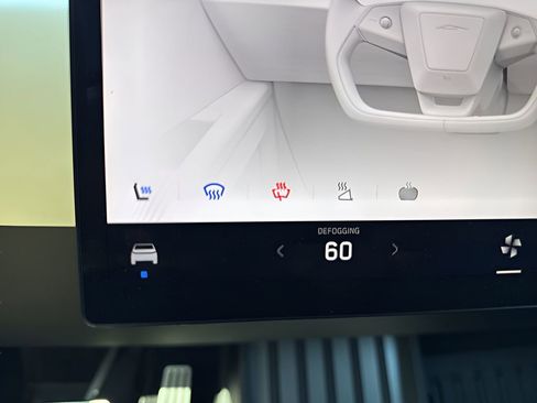 Used 2024 Tesla Cybertruck AWD Crew Cab image 23