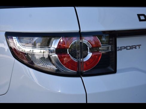 Used 2019 Land Rover Discovery Sport SE image 48