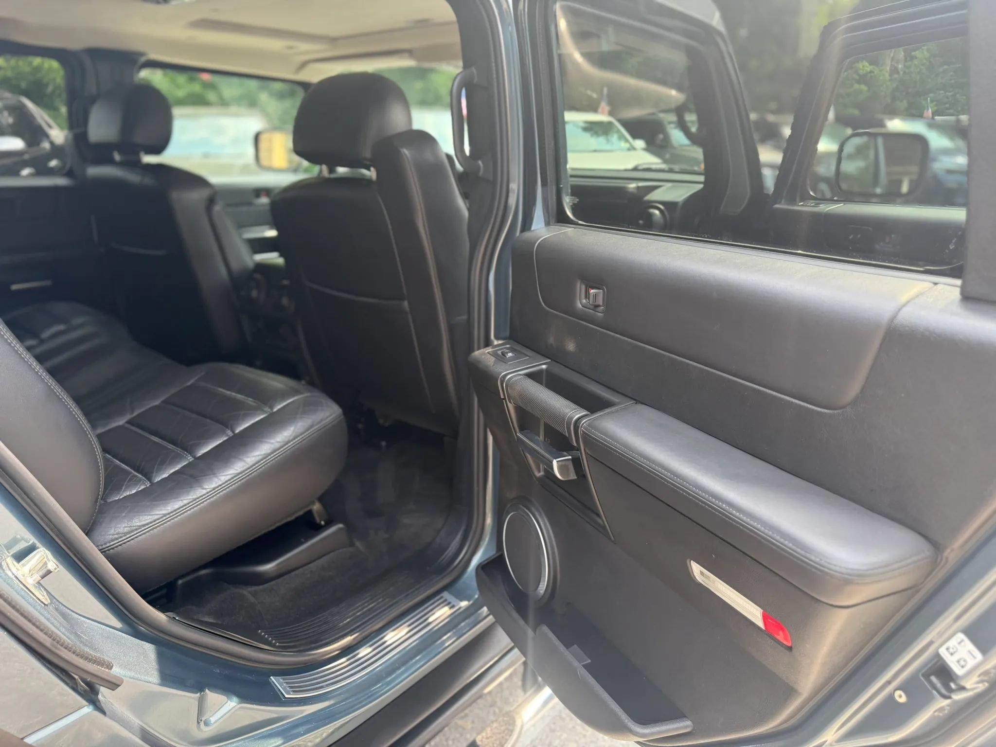 Used 2005 HUMMER H2 w/ Preferred Equipment Group AWD/4WD image 25