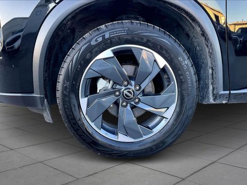 Used 2024 Nissan Rogue SV image 11