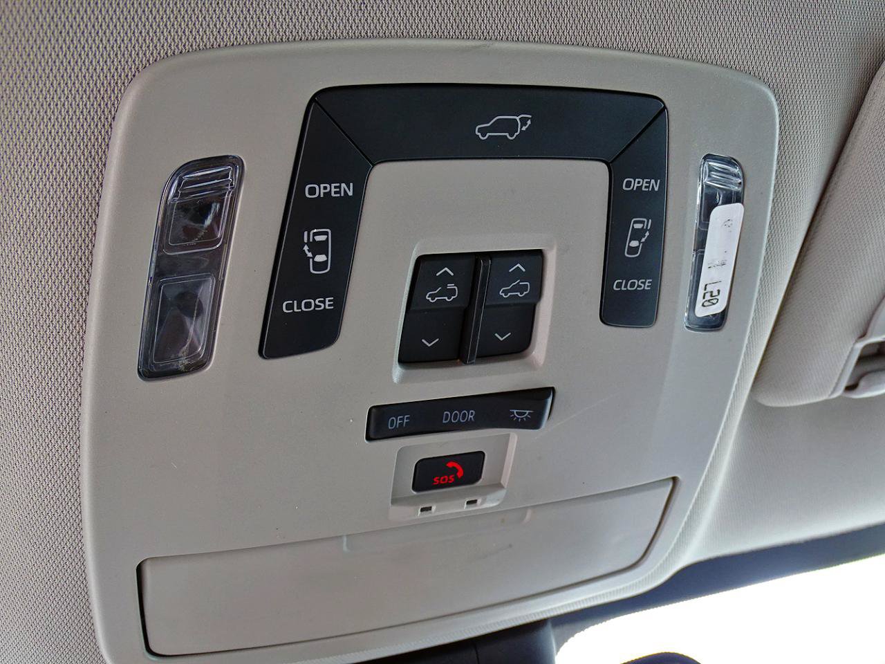 Used 2024 Toyota Sienna XLE FWD image 38