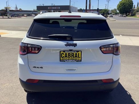 New 2025 Jeep Compass Latitude w/ Sun & Sound Group image 27