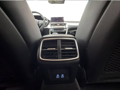 Used 2025 Genesis G70 2.5T RWD image 39