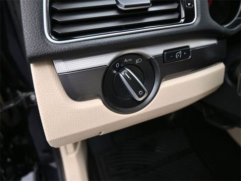 Used 2018 Volkswagen Passat 2.0T image 13