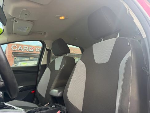 Used 2012 Ford Focus SE FWD image 9
