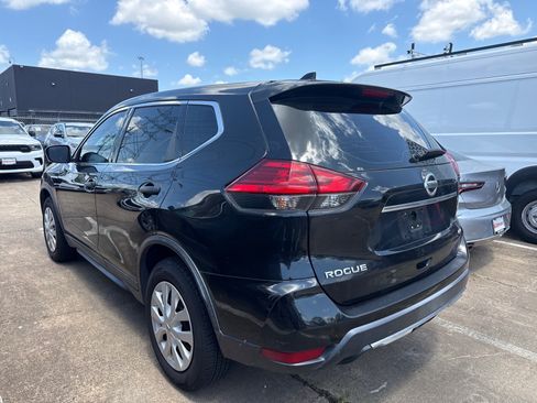 Used 2017 Nissan Rogue S AWD/4WD image 5