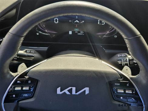 Certified 2023 Kia Niro EX w/ EX Cold Weather Package image 32