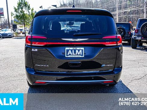 Used 2024 Chrysler Pacifica Select image 10
