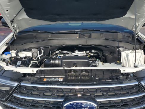 Used 2023 Ford Explorer XLT image 8