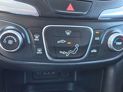 Used 2020 Chevrolet Equinox LT AWD/4WD image 65