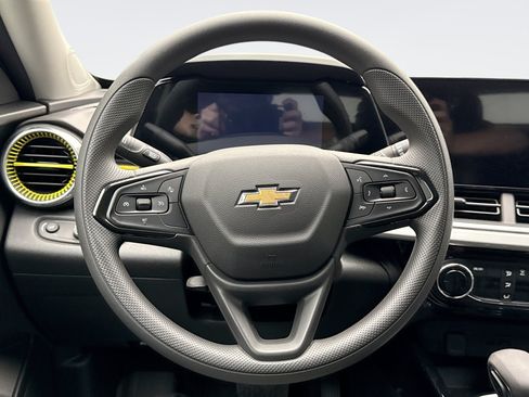 Used 2026 Chevrolet Trax LT FWD image 12