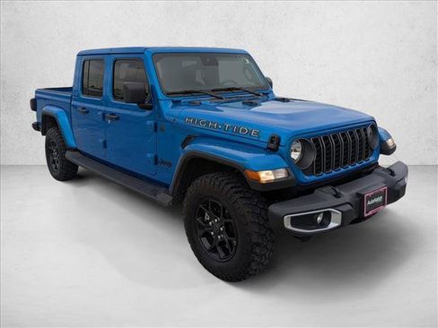 Certified 2025 Jeep Gladiator Sport image 3
