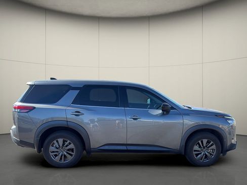 Used 2023 Nissan Pathfinder S FWD image 8