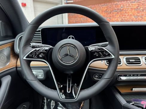 New 2025 Mercedes-Benz GLS 450 4MATIC image 14