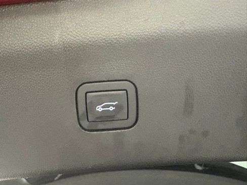 Used 2020 Buick Enclave Essence FWD image 9