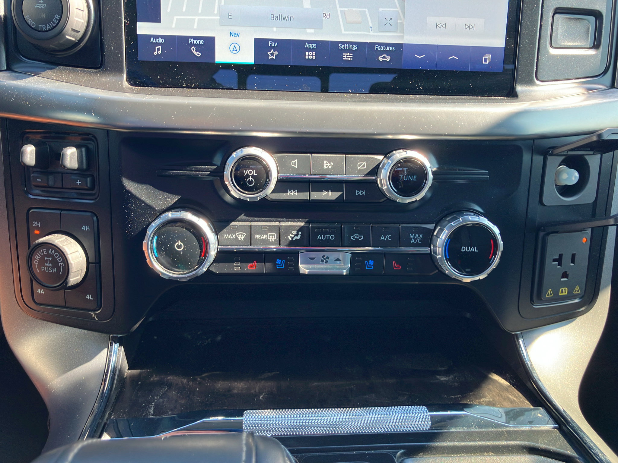 Used 2023 Ford F150 Lariat w/ Equipment Group 502A High AWD/4WD image 22