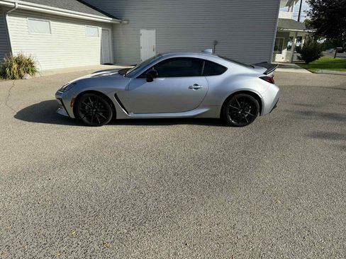 Used 2023 Toyota GR86 Premium w/ ALL Weather Mat Package (TMS) image 2