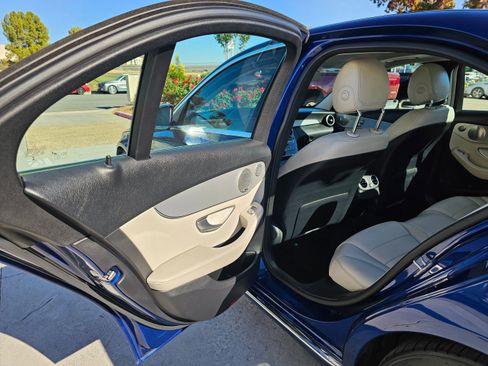 Used 2018 Mercedes-Benz C 350e Sedan image 19