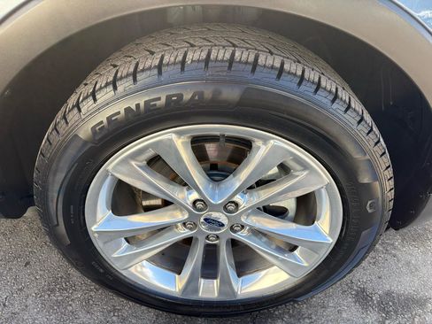 Used 2018 Ford Explorer XLT w/ Equipment Group 202A image 9