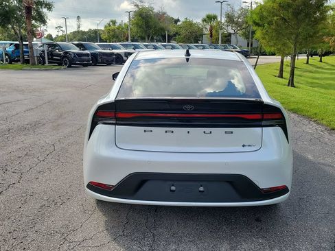 New 2026 Toyota Prius LE FWD image 5