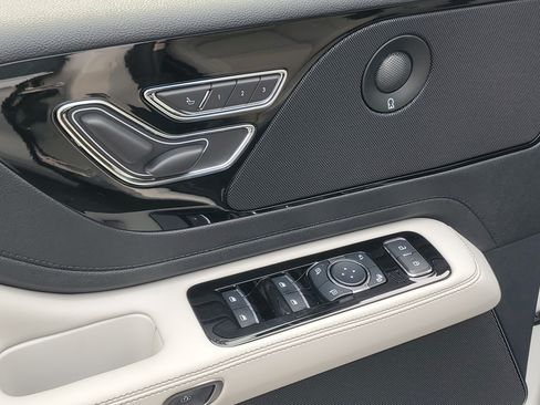 New 2026 Lincoln Aviator Reserve AWD/4WD image 9