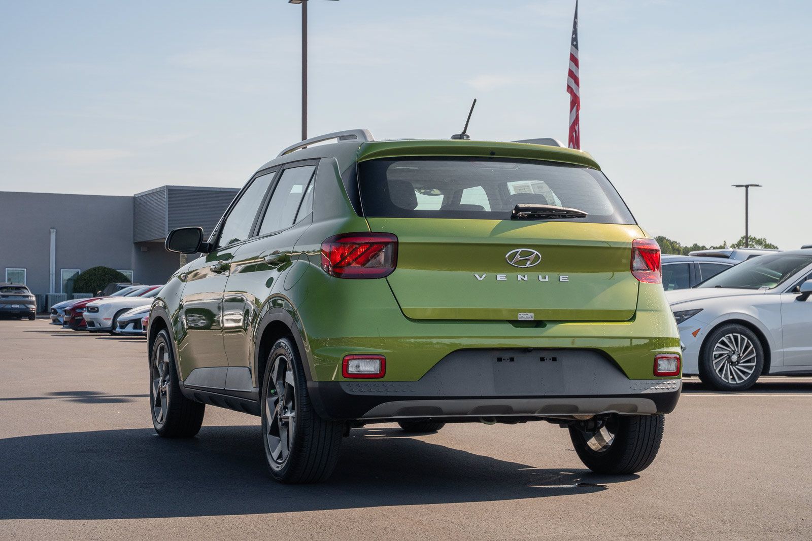 Used 2024 Hyundai Venue SEL FWD image 6