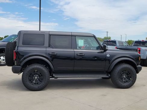 New 2026 Ford Bronco Outer Banks w/ Sasquatch Package AWD/4WD image 2