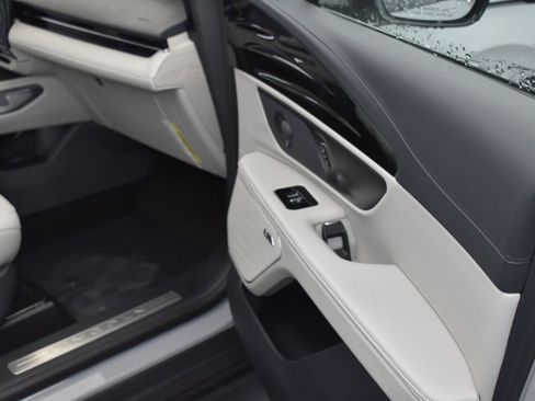 New 2026 Lincoln Nautilus Premier w/ Equipment Group 102A AWD/4WD image 17