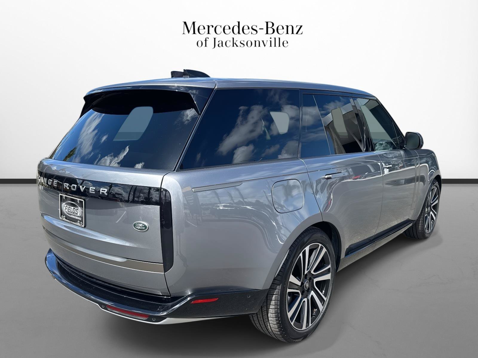 Used 2023 Land Rover Range Rover SE AWD/4WD image 3