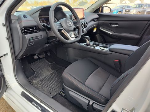New 2025 Nissan Sentra SR image 2