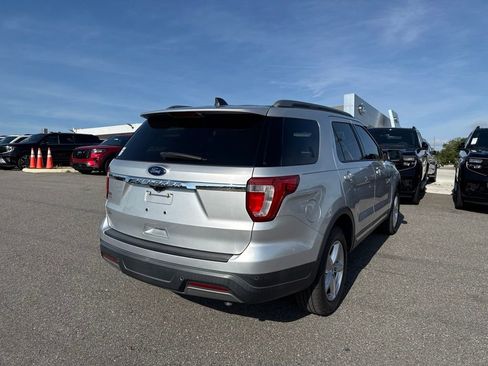 Used 2019 Ford Explorer XLT FWD image 2