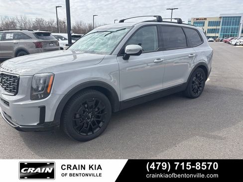 Used 2022 Kia Telluride SX w/ SX Prestige Package image 2