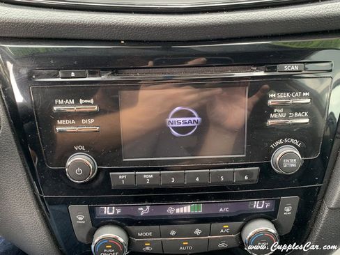 Used 2017 Nissan Rogue SV w/ SV Premium Package AWD/4WD image 19