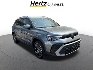Used 2025 Volkswagen Taos SE video 1