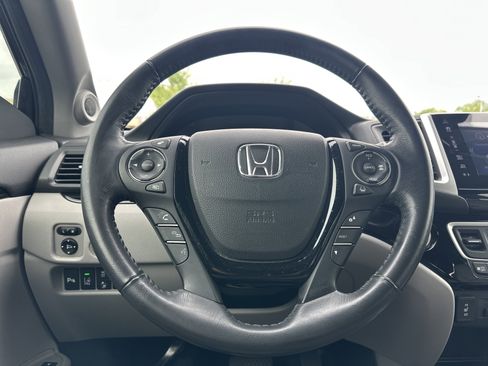 Used 2017 Honda Pilot Touring image 21