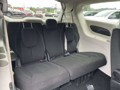 Certified 2023 Chrysler Voyager LX FWD image 19