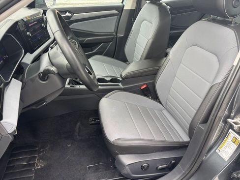 Used 2025 Volkswagen Jetta SE image 31