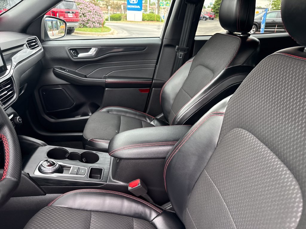 Used 2023 Ford Escape ST-Line w/ Tech Pack #1 AWD/4WD image 13