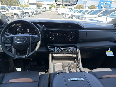 Used 2025 GMC Sierra 2500 AT4 w/ AT4 Premium Plus Package AWD/4WD image 30