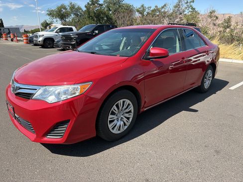 Used 2014 Toyota Camry LE FWD image 12