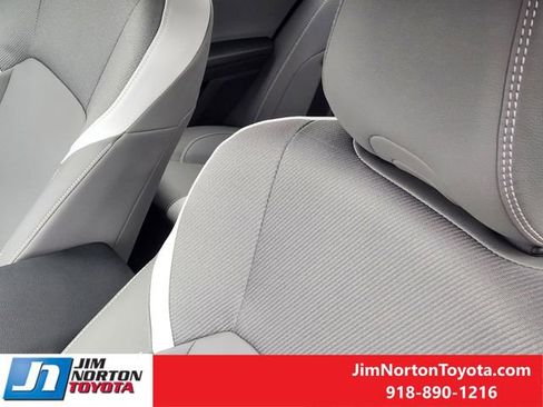 Used 2025 Toyota Camry SE image 17