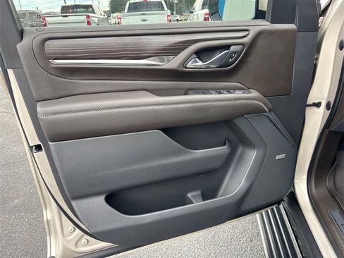 Used 2021 GMC Yukon Denali w/ Denali Premium Package image 11