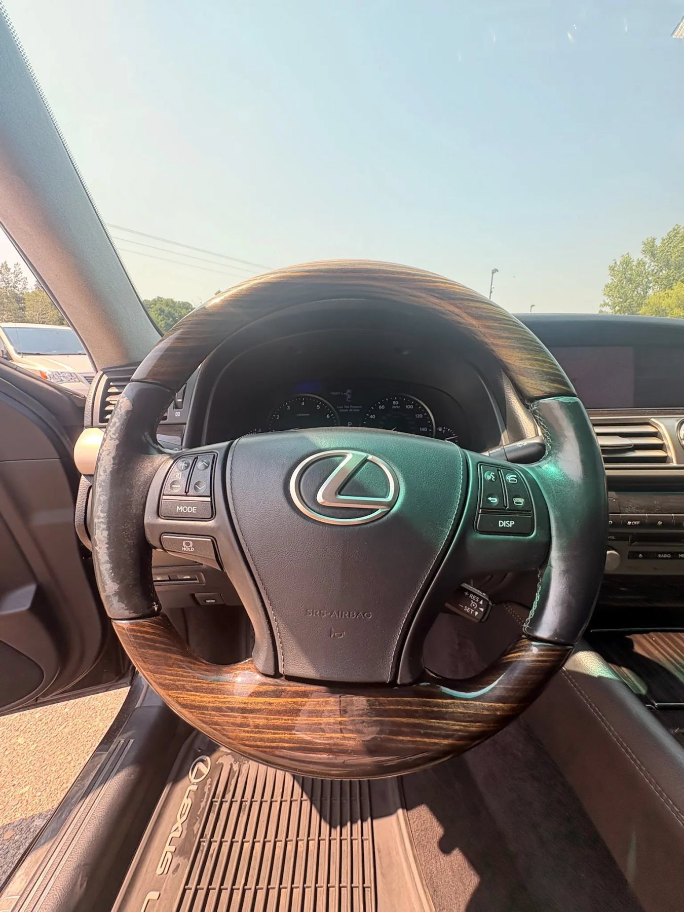 Used 2013 Lexus LS 460 AWD w/ Comfort Pkg image 15
