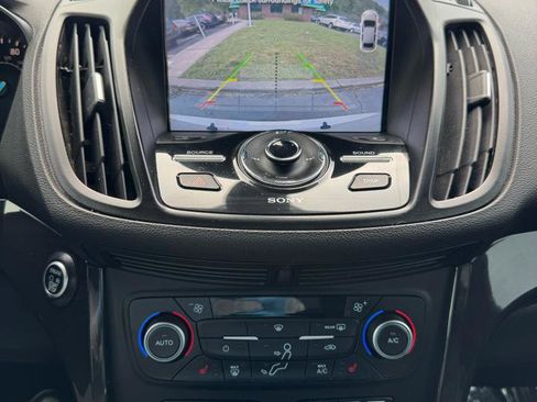 Used 2018 Ford Escape Titanium AWD/4WD image 21