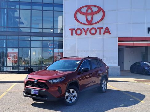 Used 2019 Toyota RAV4 LE AWD/4WD image 1
