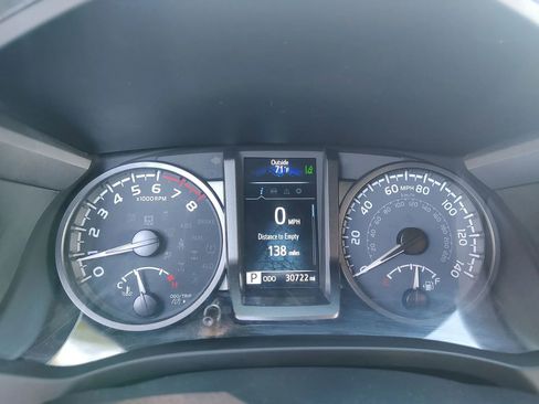 Used 2022 Toyota Tacoma TRD Off-Road image 10